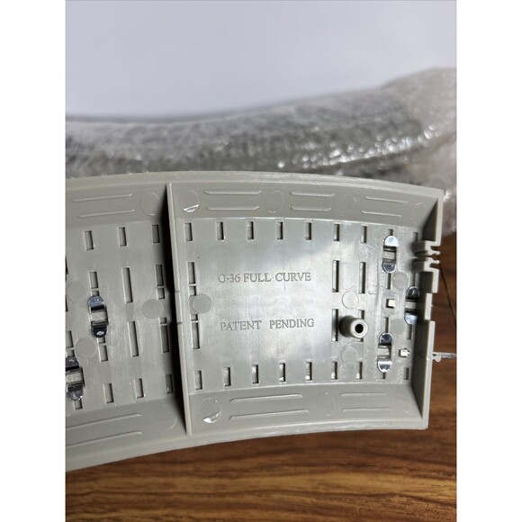 LIONEL 6-12015 O36 Curved FASTRACK Fast Track Full Circle "O" Gauge 8 Sections - Picture 5 of 6